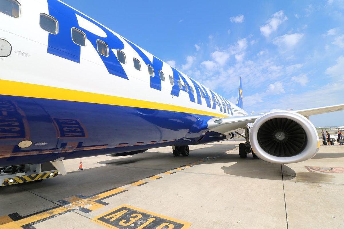 Ryanair demanda por 15.000 euros a un pasajero que volaba a España por 'portarse mal': esto es lo que hizo