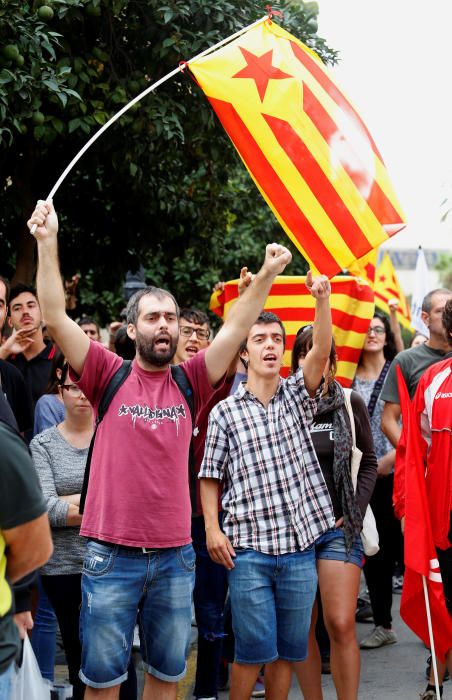 Una protesta ultra revienta la manifestación del Nou d'Octubre en València