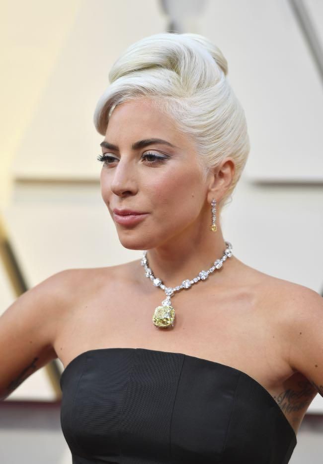 Lady Gaga con el brillante de Tiffany en los Premios Oscar 2019