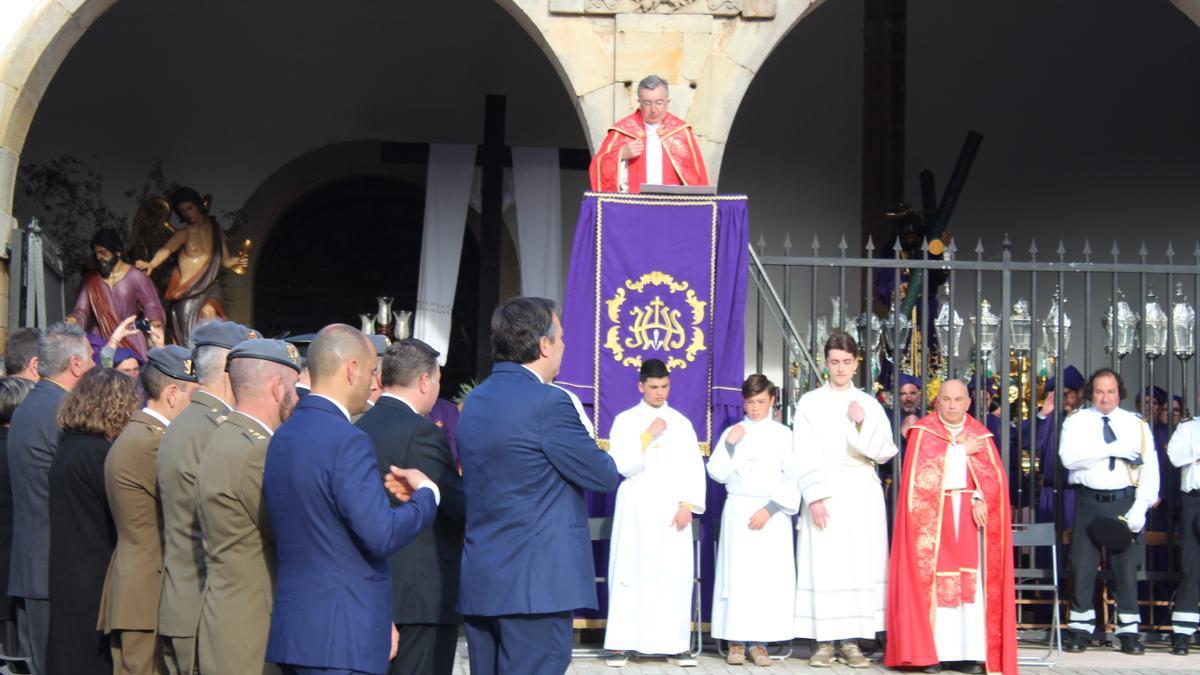 Multitudinario Sermón del Desenclavo en Villaviciosa: así se vivió la procesión del Viernes Santo