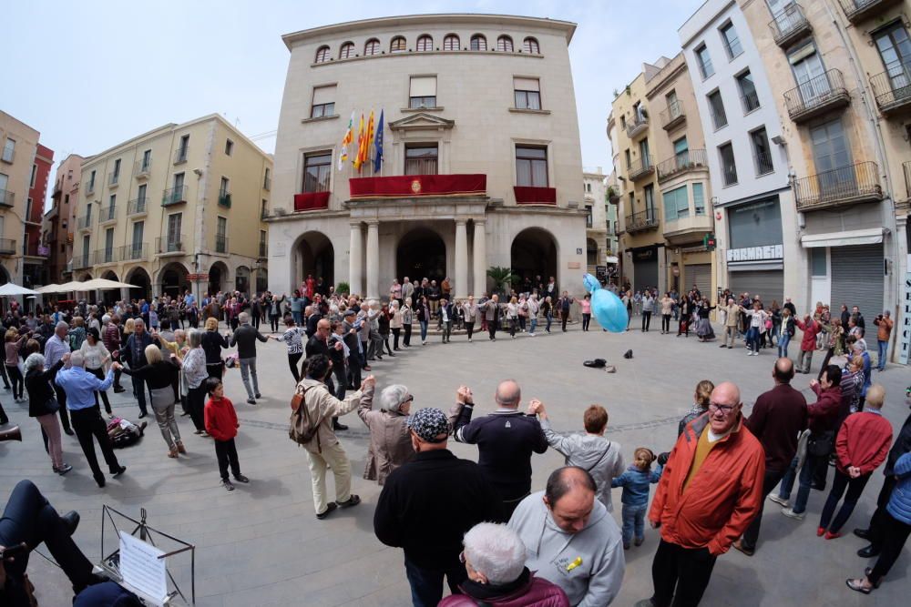 Les Fires de l''1 de maig a la Santa Creu de Figueres.