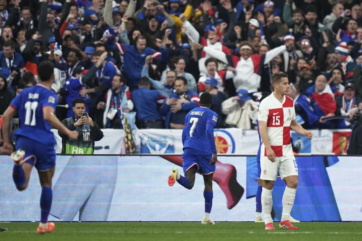 France's Ousmane Dembele (7) celebrates scoring his side's 2nd goal during the UEFA Nations League quarterfinal second leg soccer match between France and Croatia, at the Stade de France in Saint-Denis, outside Paris, Sunday, March 23, 2025. (AP Photo/Thibault Camus)
