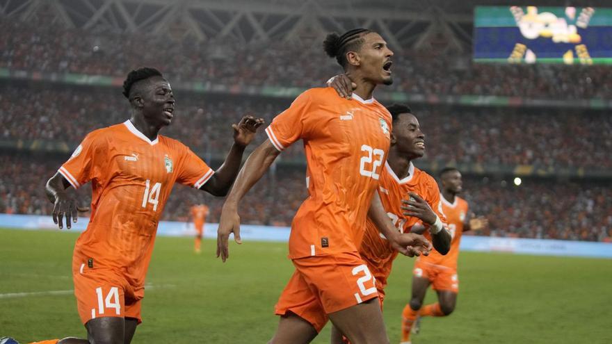 Haller celebra el segundo tanto de Costa de Marfil en la final de ayer. |  // AP