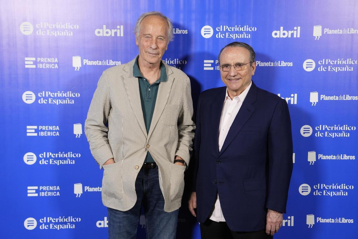 Richard Ford, escritor, junto a Javier Moll, presidente de Prensa Ibérica.