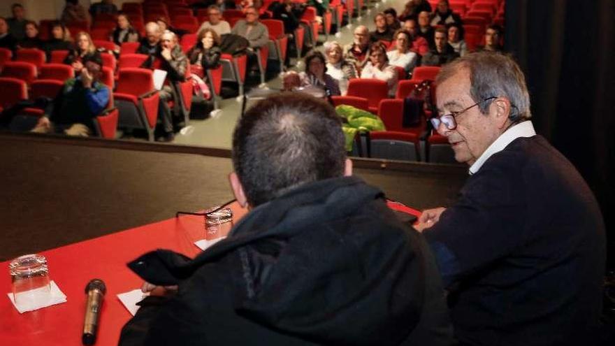 Javier Civieta, a la derecha, durante su intervención.