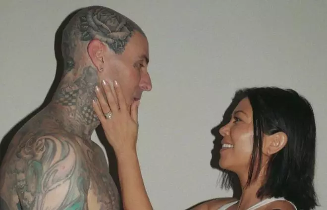 Kourtney Kardashian y Travis Barker comparten las primeras imágenes de su hijo Rocky