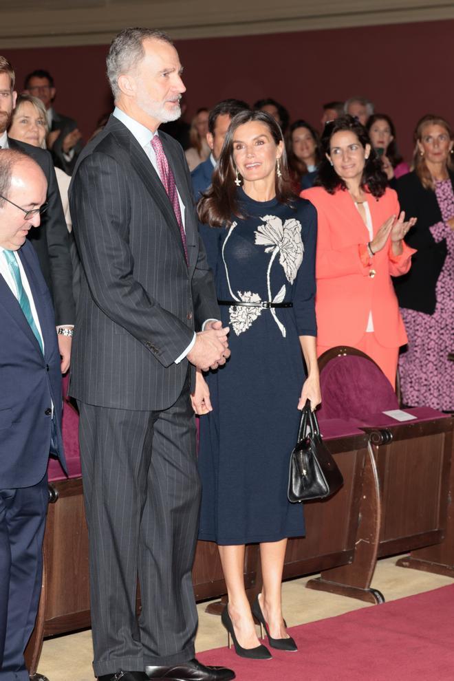 El rey Felipe VI y la reina Letizia, con vestido de Galcon Studio, celebran el 200 aniversario del Ateneo de Madrid