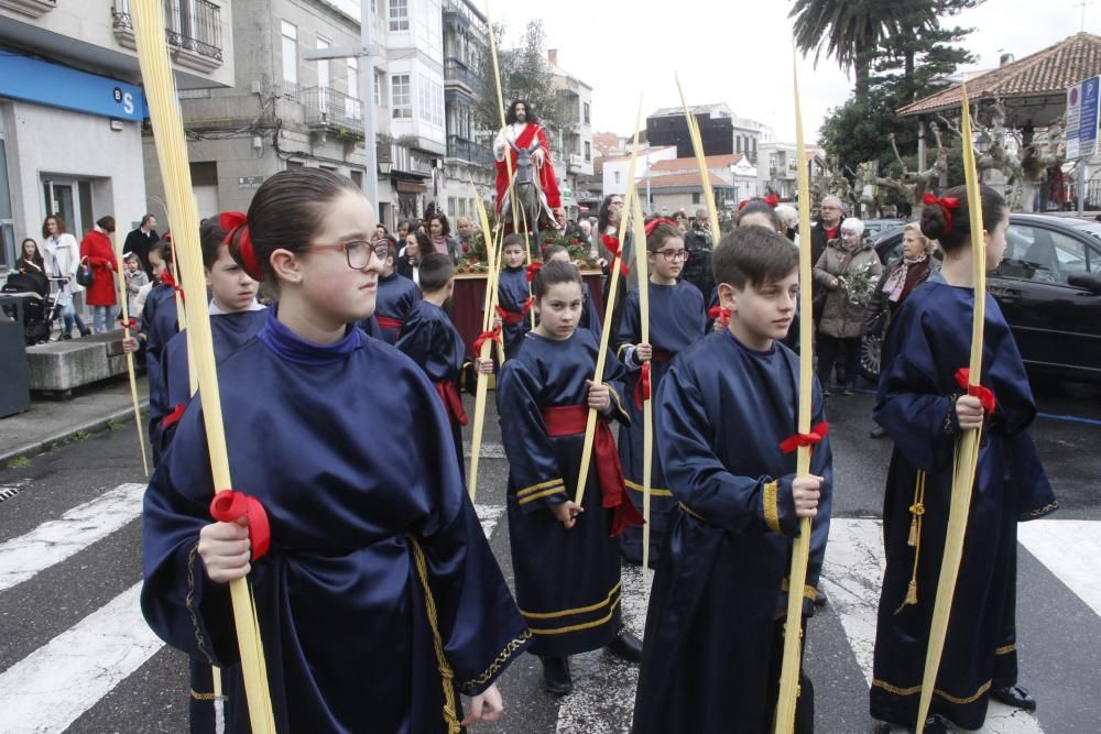 Semana Santa en Morrazo 2016 | Palmas alzadas para la bendición en Cangas