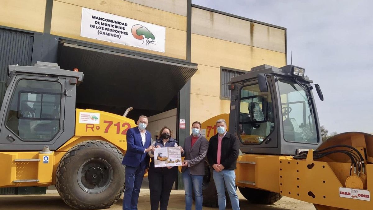 Acto de entrega de la subvención para adquirir maquinaria agrícola.