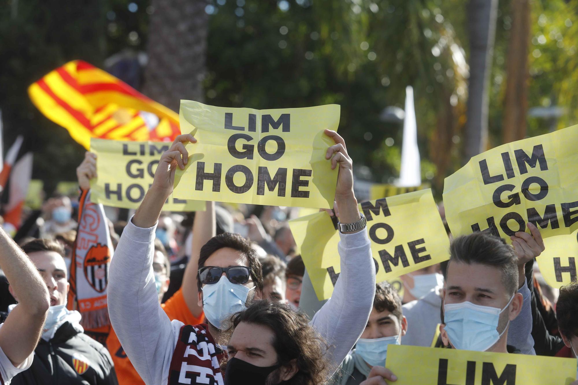 Manifestación contra Peter Lim