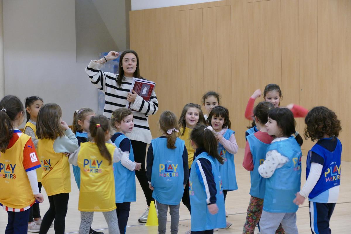 Escolàpies Figueres impulsa el futbol femení amb el projecte Playmakers de la UEFA i Disney