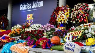 'Gràcies, Johan', el mosaico del Camp Nou para el clásico