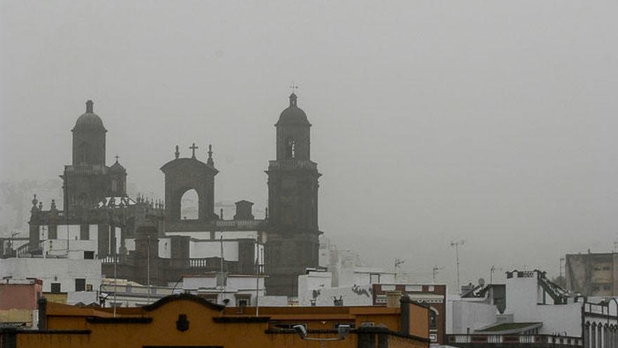 La Aemet vuelve a elevar el aviso amarillo por calima y viento en Canarias