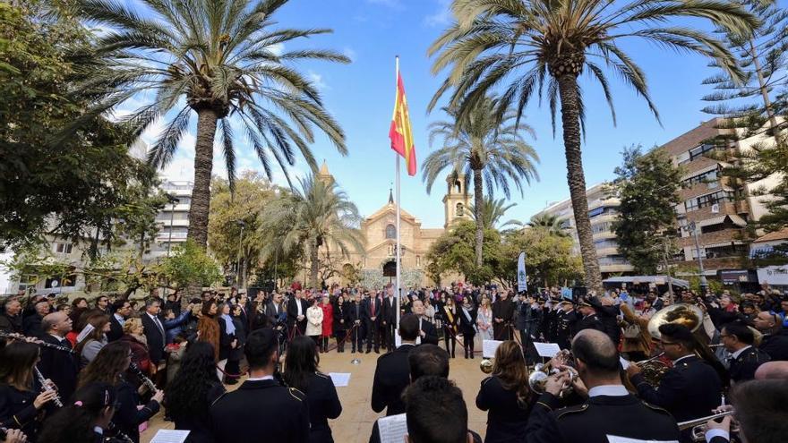 La Unión Musical Torrevejense ha interpretado los himnos de Torrevieja, la Comunitat y España.