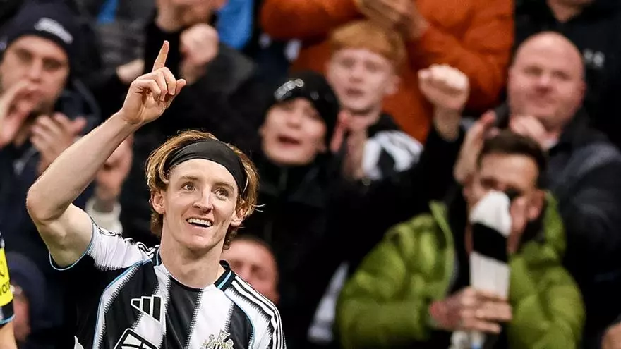 Lluvia de ofertas a la estrella del Newcastle antes de recibir al Barça