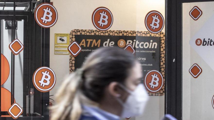 Estafa telefónica en Zamora: Le ofrecen invertir en bitcoins 6.000 euros y le “limpian” 30.000 del banco