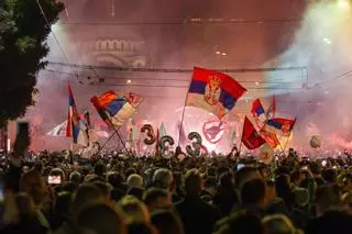Serbia celebra unas elecciones cruciales: la pulsión de cambio de los jóvenes desafía el liderazgo de Vučić