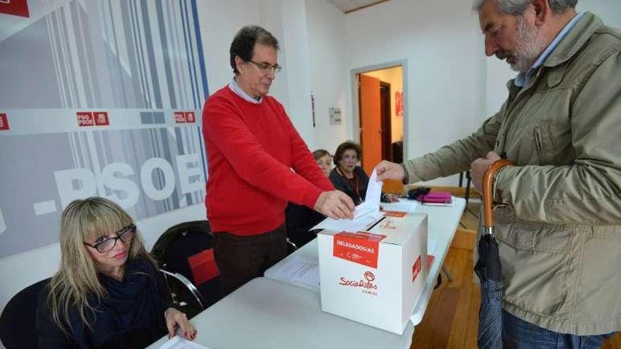 Votaciones de ayer en el PSOE local. // G. Santos