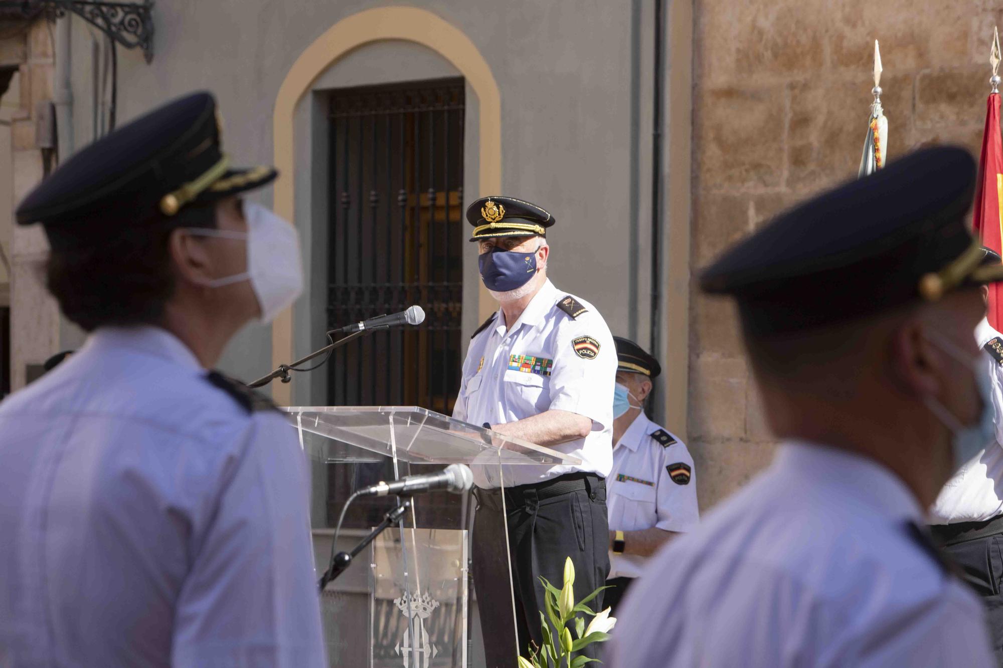 Entrega del bastón de mando al inspector jefe de la Comisaría de la Policía Nacional de Alzira - Algemesí.