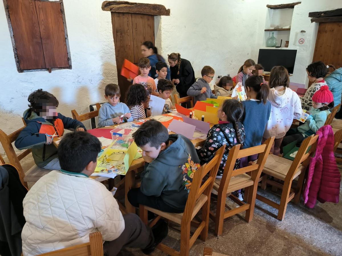 Estas son las imágenes del campamento de arqueología en Can Tomeu, programación Natura
