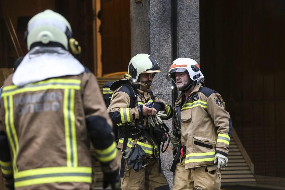 Incendio en la calle Marqués de Santa Cruz de Oviedo