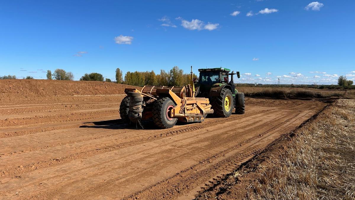 Obras que se están realizando para la ejecución del nuevo polígono.