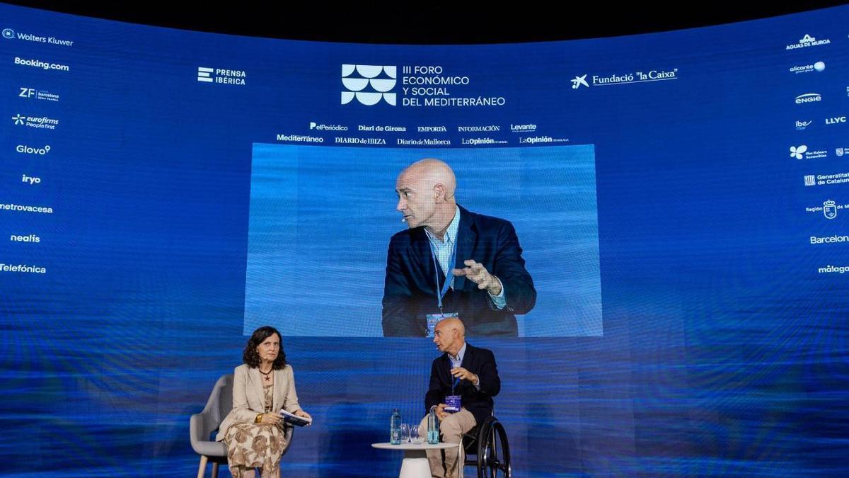 Gemma Martinez, directora d’EL PERIÓDICO, i Jorge Pérez de Leza, conseller delegat de Metrovacesa, durant el III Fòrum del Mediterrani del Mediterrani