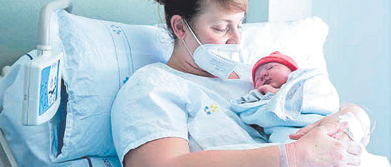 Lara nació el 1 de enero de 2022 en el Centro de Salud de Candelaria.
