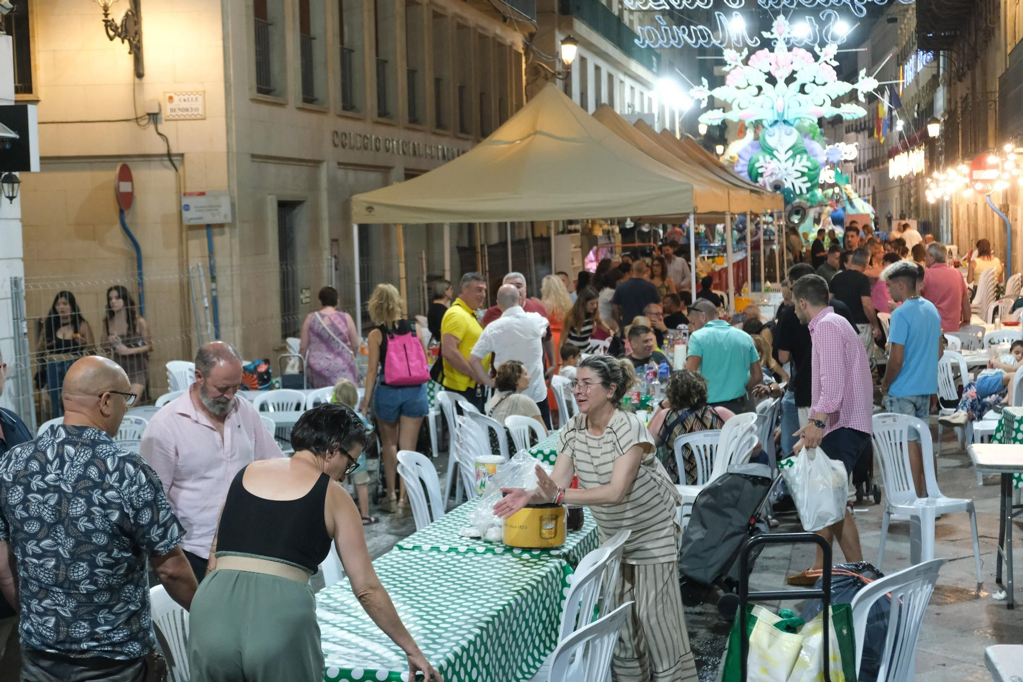 Galería de fotos: así es salir de fiestas en Hogueras de Alicante