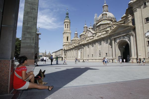 El Real Zaragoza ofrece la nueva temporada a la Virgen del Pilar