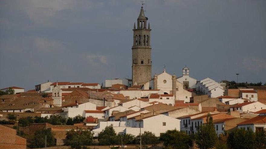 Un castillo oculto entre los muros de la iglesia de un pueblo de Córdoba