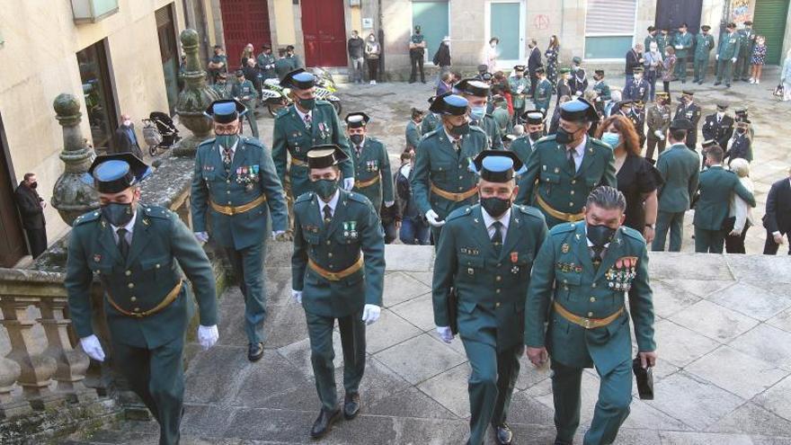 Integrantes de la Guardia Civil, antes de la eucaristía en Ourense por el Día del Pilar. // IÑAKI OSORIO