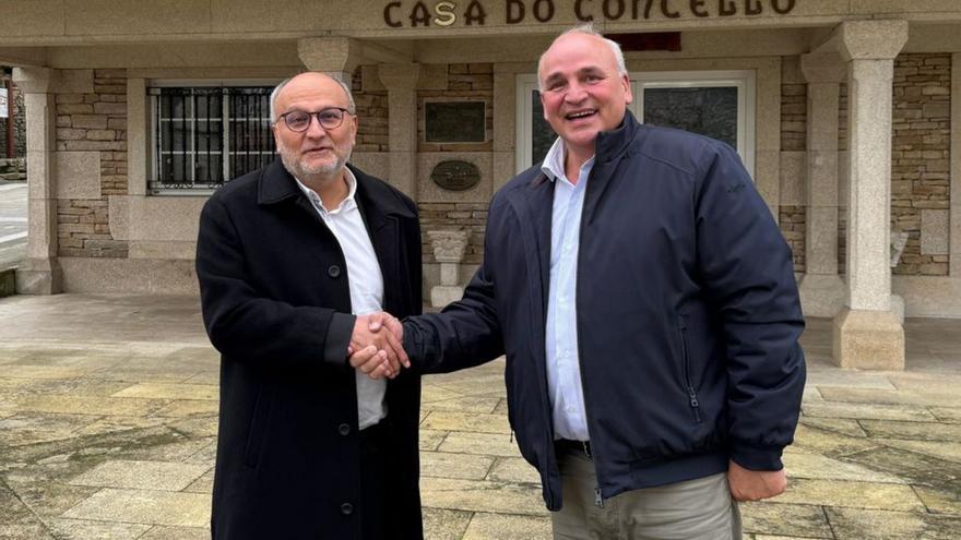 Abel Losada cursa visita al Concello de Agolada