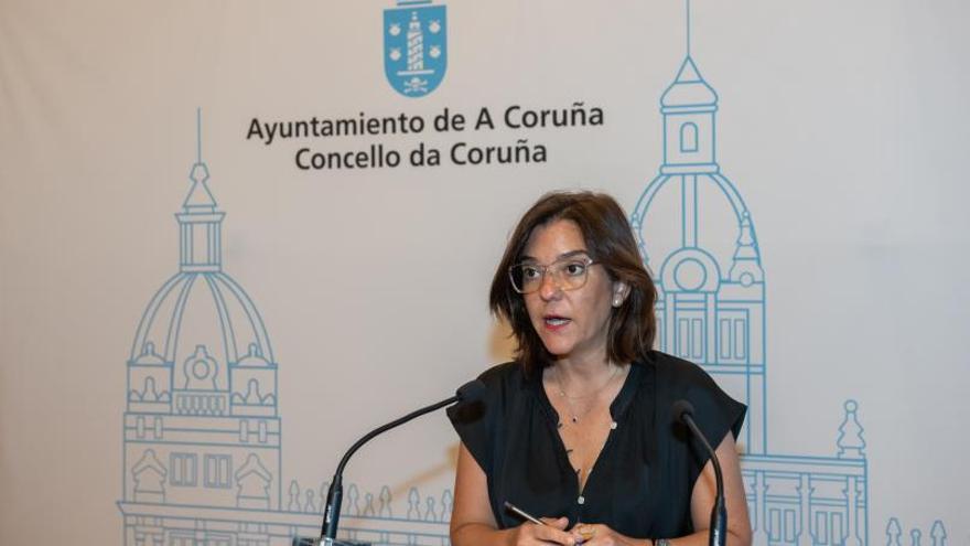 La alcaldesa, Inés Rey, en la rueda de prensa.  | // CASTELEIRO / ROLLER AGENCIA