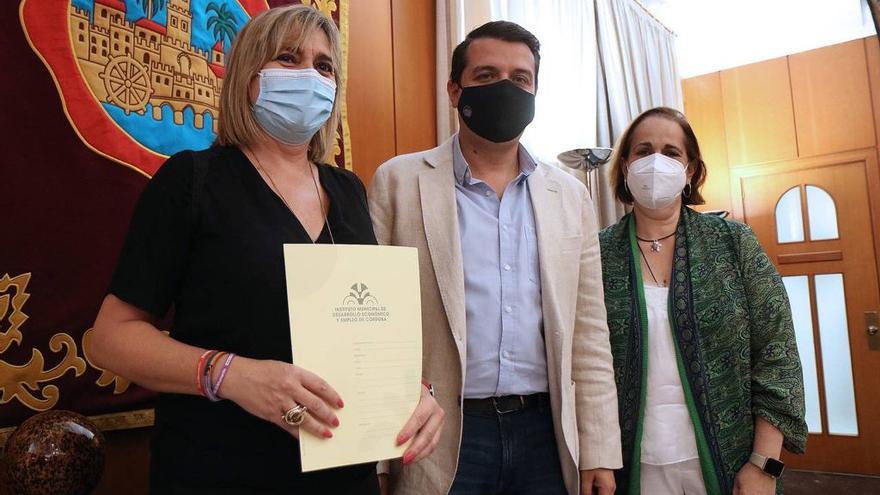 Marina Borrego, José María Bellido y Blanca Torrent, hoy en el Ayuntamiento de Córdoba.