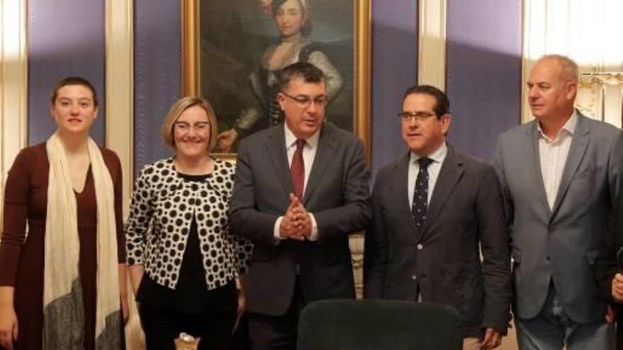 Primera reunión de la Mesa de Las Cortes Valencianas.