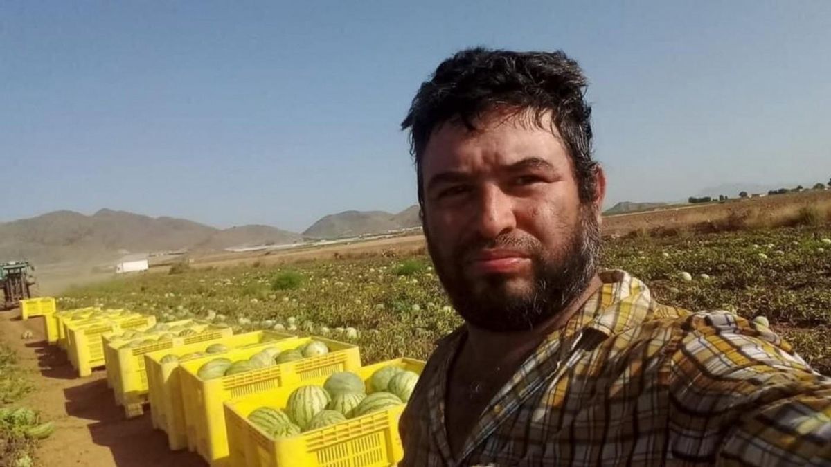 Eleazar Blandón, de 42 años y padre de cuatro hijos, envió esta foto a su hermana Ana desde el campo donde trabajaba cogiendo sandías.