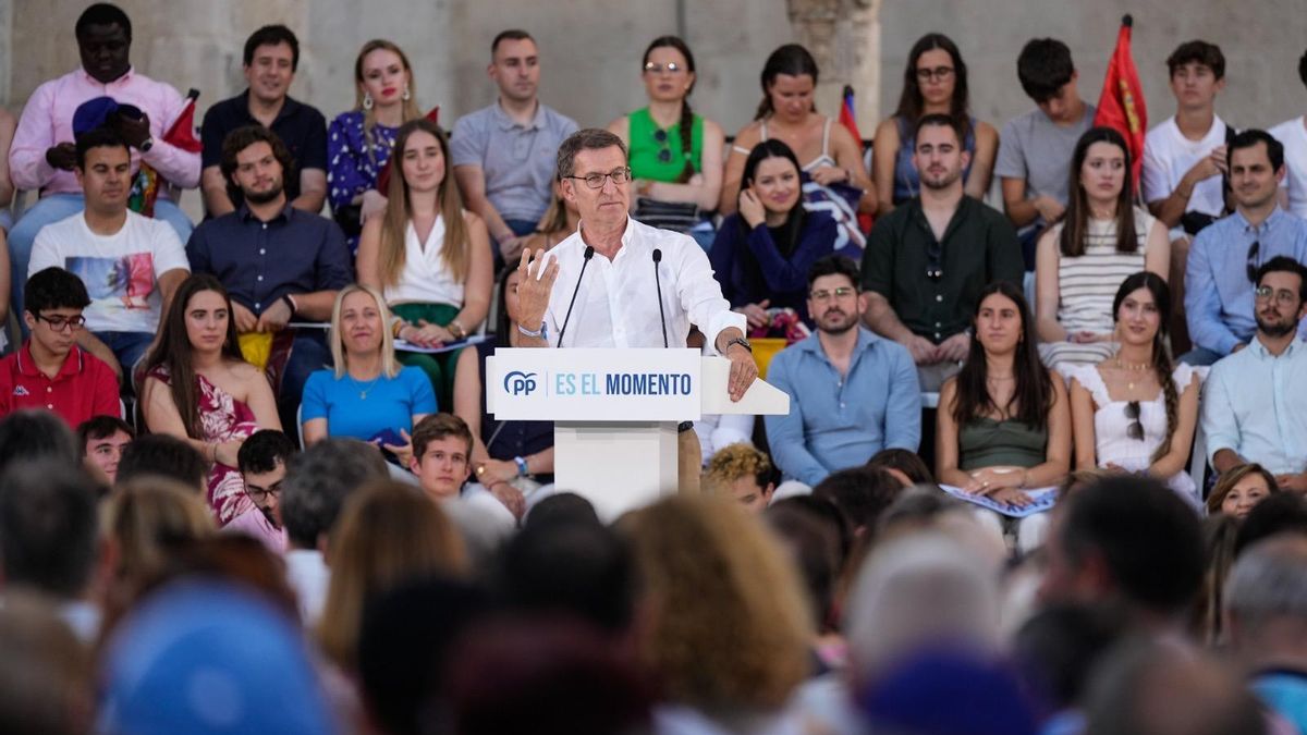 El líder del PP, Alberto Núñez Feijóo, durante un acto de la campaña en Burgos.