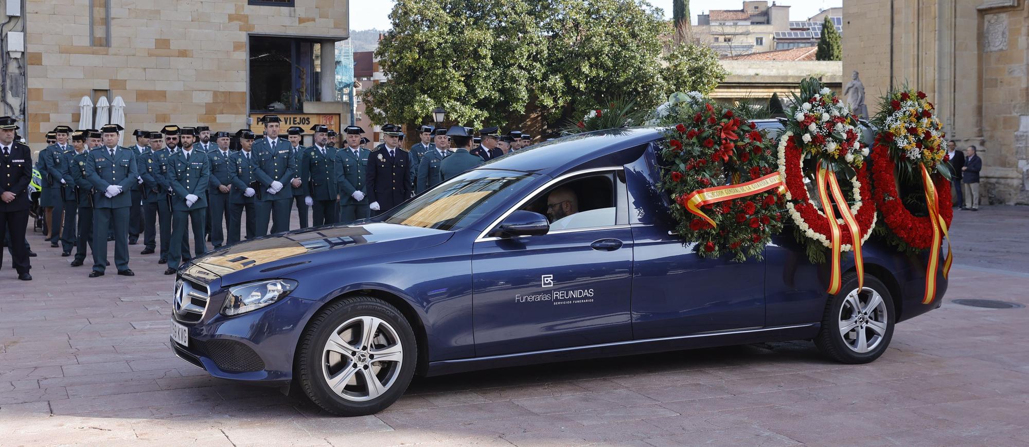 En imágenes: funeral en la catedral de Oviedo del guardia civil que evitó una masacre ciclista en Pravia