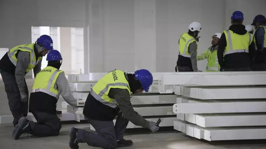 El contratista clave de la gigafactoría de VW manda a parte de sus trabajadores a Corea del Sur con el proyecto sin terminar