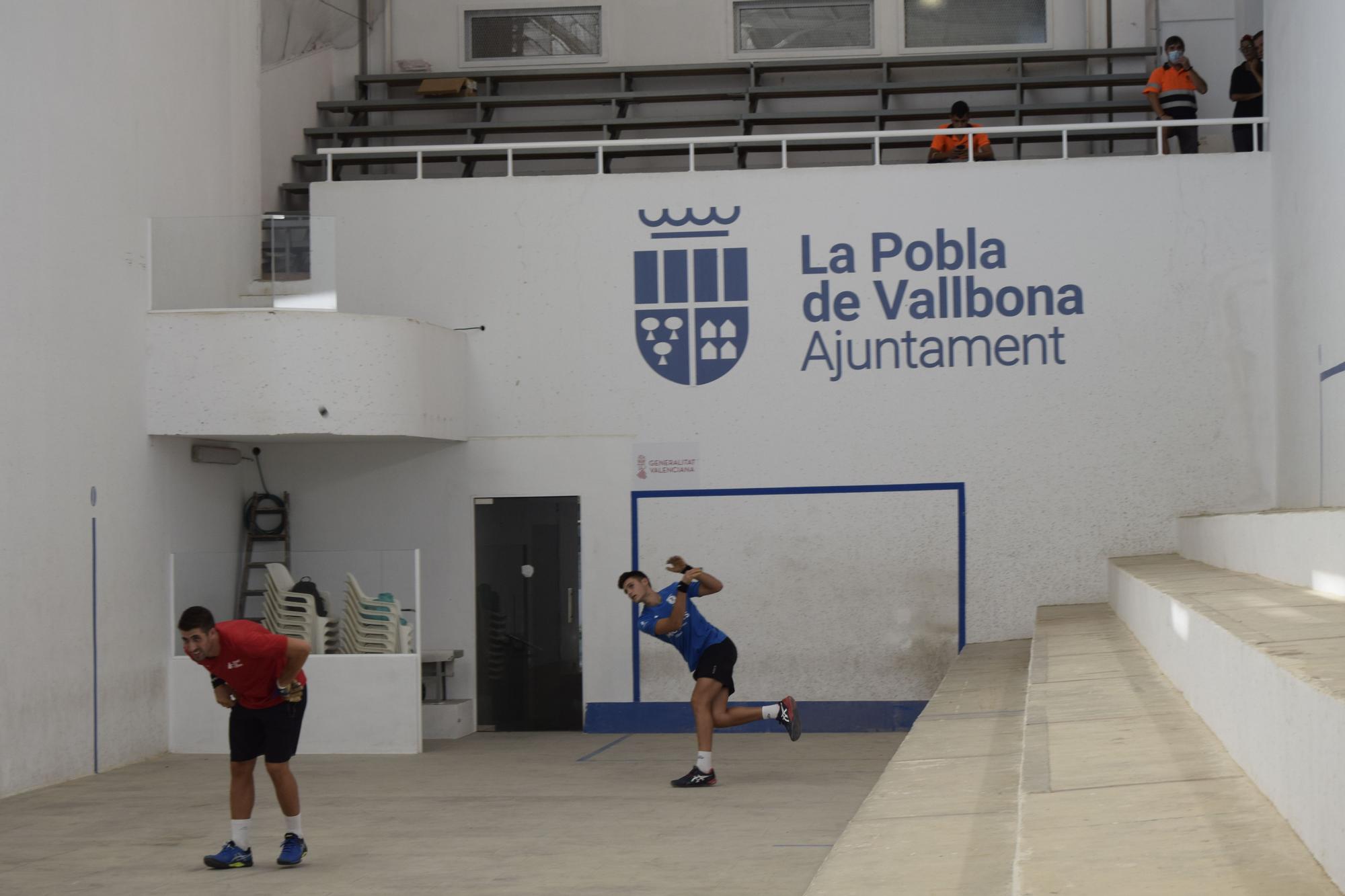 Puchol II i Carlos entrenen en el nou trinquet de la Pobla de Vallbona