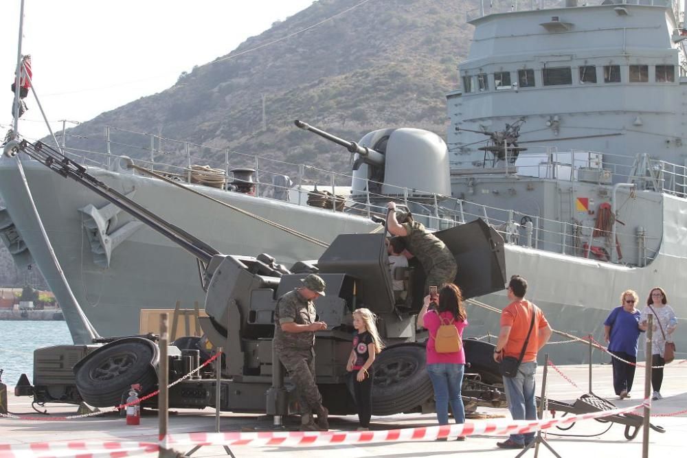 Puertas abiertas del buque Infanta Elena y exposiciones por el Día de las FF AA en Cartagena