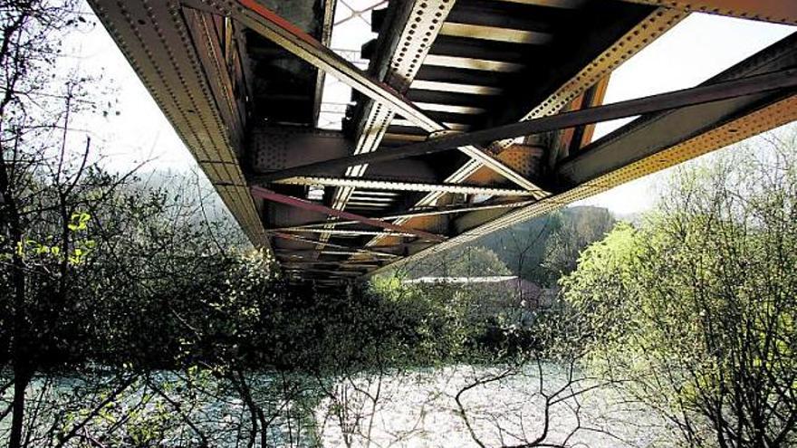 Estructura del puente de Los Gallegos, en Sotrondio.