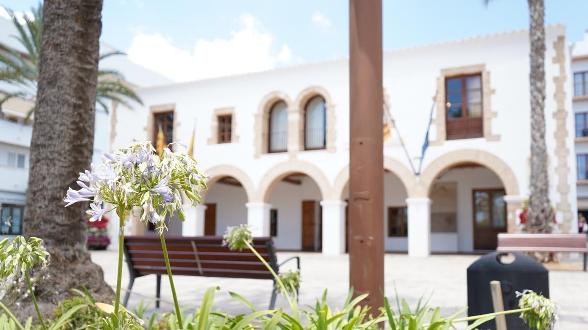 Fachada del Ayuntamiento de Santa Eulària