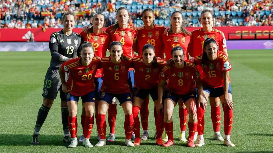 ?El Bar?a hace historia en el 11 inicial de Espa?a!