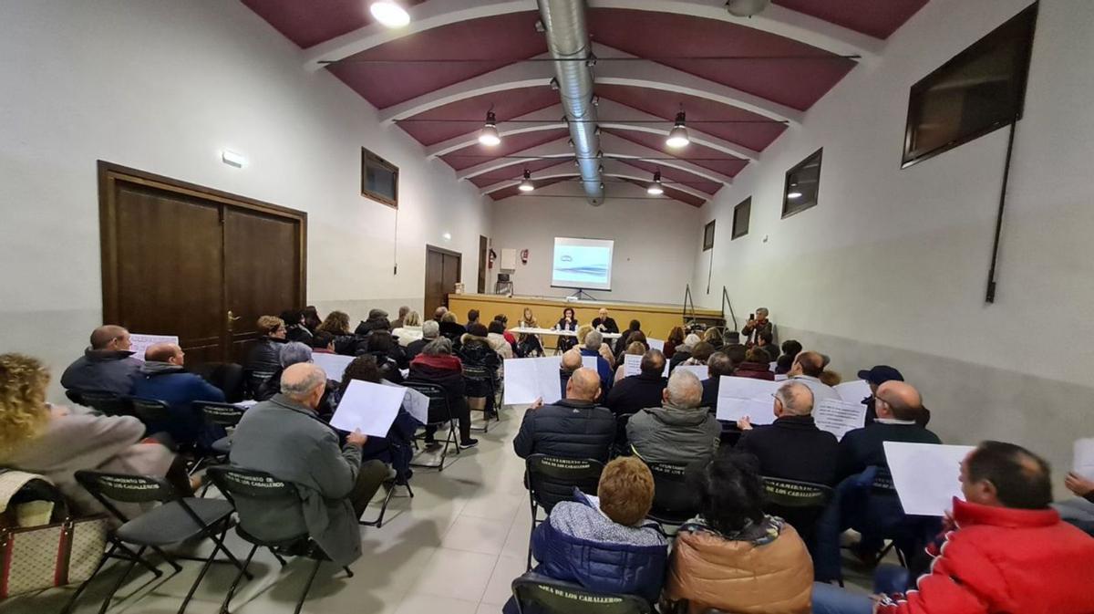 Encuentro en el salón de baile de Santa Anastasia. |