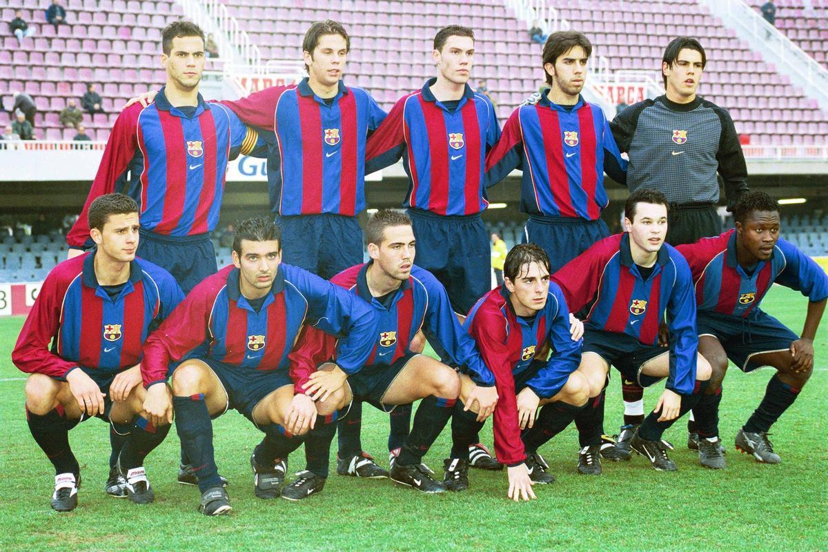 Alineación del Barça B en la temporada 2001/02. Thiago Motta es el primero por la izquierda (abajo) junto a Víctor Valdés o Andrés Iniesta