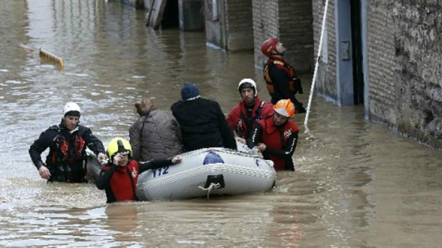 El desbordamiento del Ebro inunda el Casco Viejo de Tudela