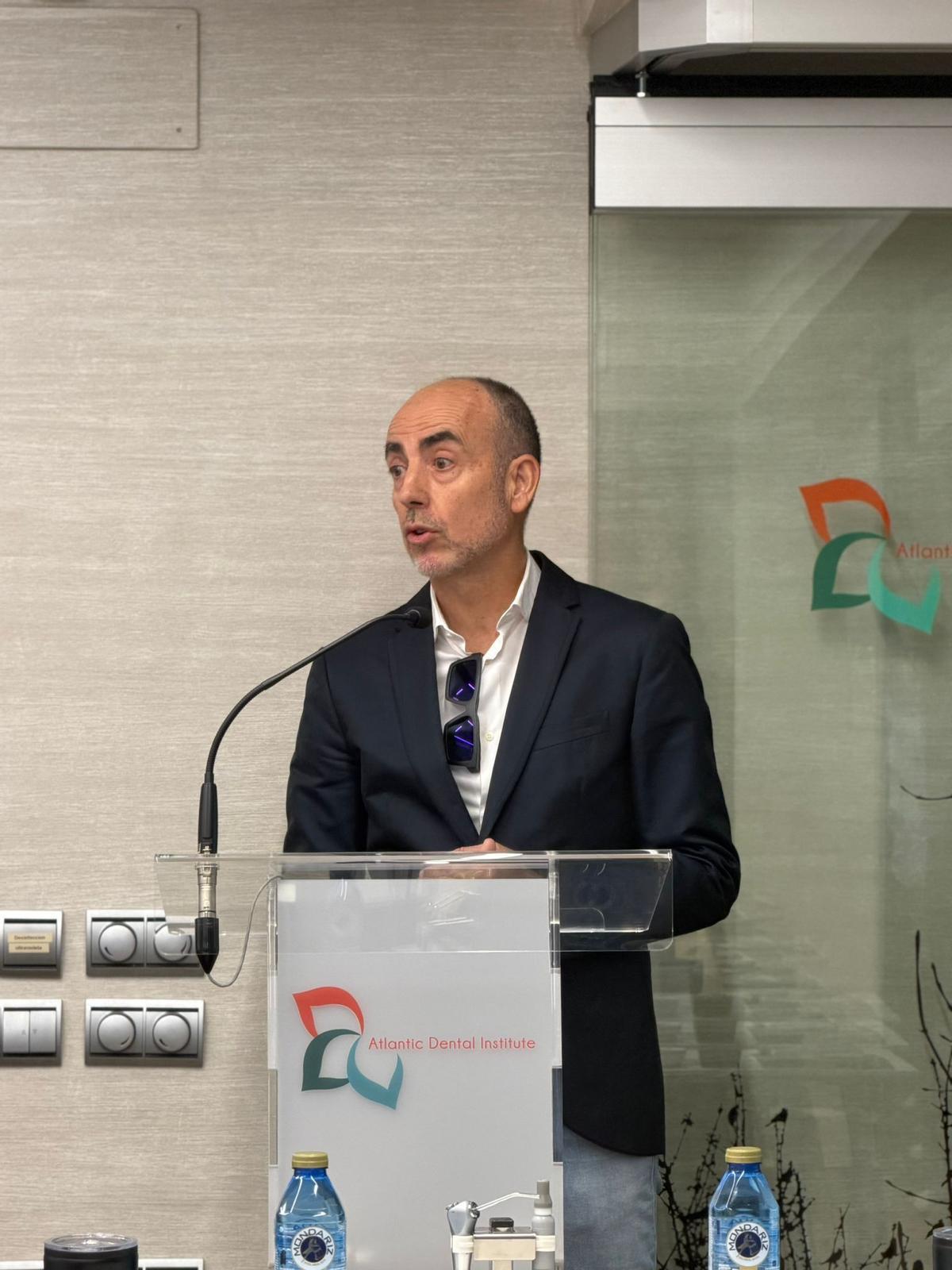 El doctor Gonzalo López Castro, este viernes durante la apertura del simposio.