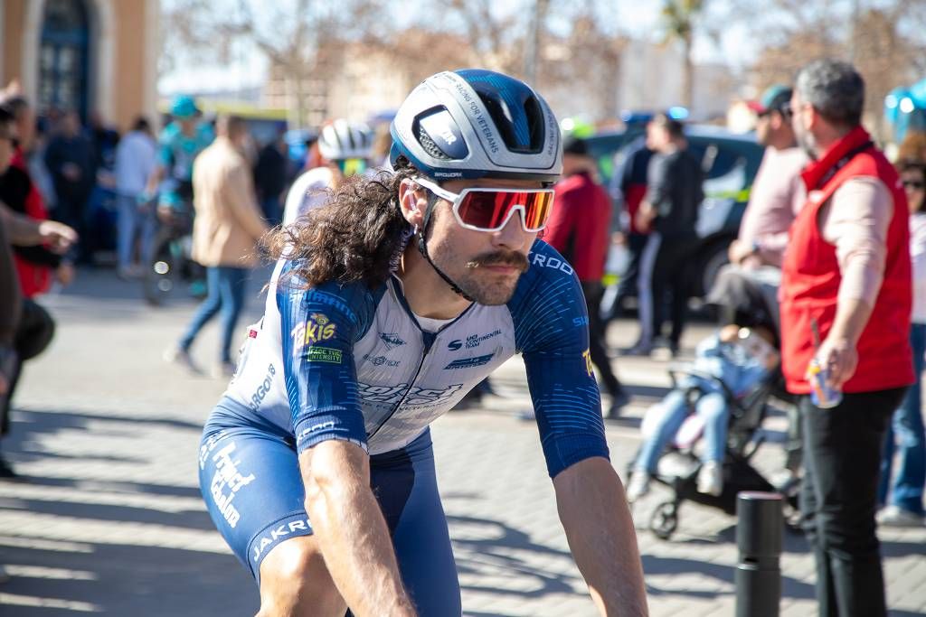 Vuelta Ciclista a Murcia: imágenes de la salida en Jumilla